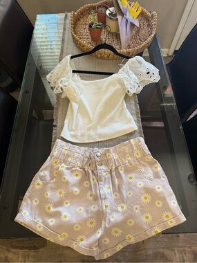 Vici Cream Daisy Print High-Waist Women’s Shorts